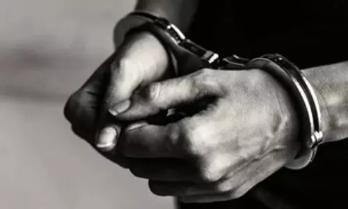 राजस्थान: बूंदी में ACB ने 20,000 रुपये की रिश्वत लेते हुए एक अधिकारी को गिरफ्तार किया राजस्थान: बूंदी में ACB ने 20,000 रुपये की रिश्वत लेते हुए एक अधिकारी को गिरफ्तार किया