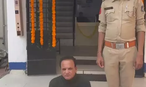 Gujarat: वडोदरा में नशे में ड्राइविंग करते हुए पूर्व क्रिकेटर जैकब मार्टिन घायल Gujarat: वडोदरा में नशे में ड्राइविंग करते हुए पूर्व क्रिकेटर जैकब मार्टिन घायल