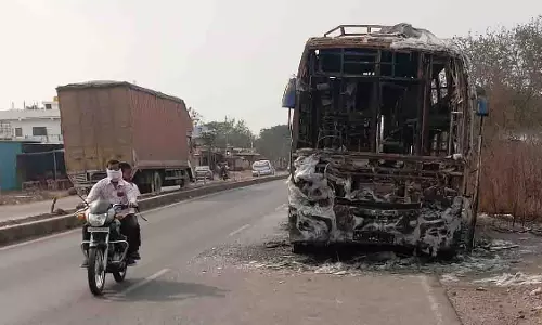 ड्राइवर की समझदारी से टली बड़ी अनहोनी, Pune-यवतमाल बस में लगी आग