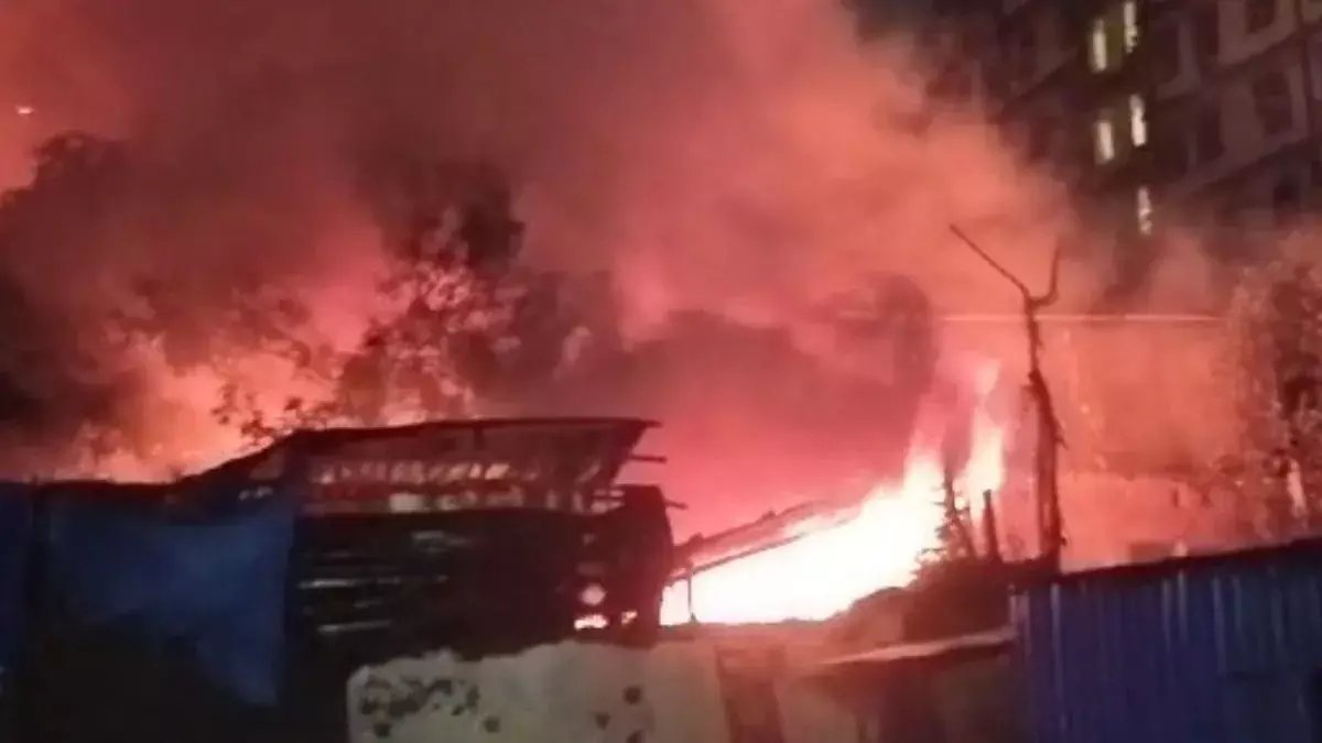 Kolkata: भीषण आग का कहर, पश्चिम बंगाल में आपात स्थिति