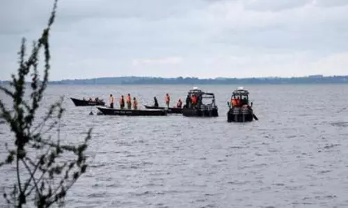 Assam: बारपेटा में ब्रह्मपुत्र नदी में नाव पलटने से छह लोग लापता Assam: बारपेटा में ब्रह्मपुत्र नदी में नाव पलटने से छह लोग लापता