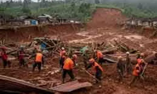 Indonesia में भूस्खलन: 47 की मौत, लापता लोगों की तलाश जारी Indonesia में भूस्खलन: 47 की मौत, लापता लोगों की तलाश जारी