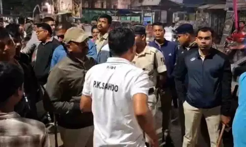 Dhenkanal बाज़ार में बदमाशों ने सब्ज़ी विक्रेता पर हमला किया