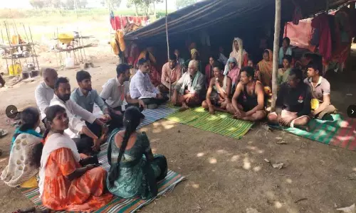 IES अधिकारी गांवों की स्थिति और योजनाओं के कार्यान्वयन की समीक्षा करते IES अधिकारी गांवों की स्थिति और योजनाओं के कार्यान्वयन की समीक्षा करते