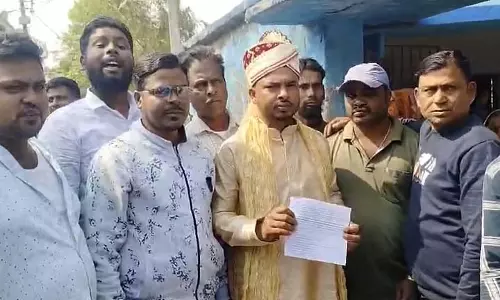शादी के दिन SIR सुनवाई में दूल्हे के लिबास में पहुंचा युवक