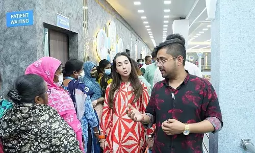 अभिषेक-जया रुजिरा ने सेवाश्रम कैंप में हिस्सा लिया, Health Check-up करवाया अभिषेक-जया रुजिरा ने सेवाश्रम कैंप में हिस्सा लिया, Health Check-up करवाया