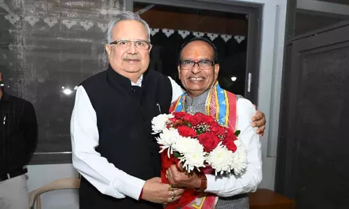 विधानसभा अध्यक्ष डॉ. रमन सिंह ने केंद्रीय मंत्री शिवराज चौहान से की मुलाकात विधानसभा अध्यक्ष डॉ. रमन सिंह ने केंद्रीय मंत्री शिवराज चौहान से की मुलाकात