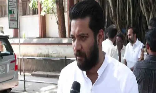 केरल की अदालत ने राष्ट्रीय राजमार्ग नाकाबंदी मामले में वडकारा के MP शफी परम्बिल को हिरासत में लिया केरल की अदालत ने राष्ट्रीय राजमार्ग नाकाबंदी मामले में वडकारा के MP शफी परम्बिल को हिरासत में लिया