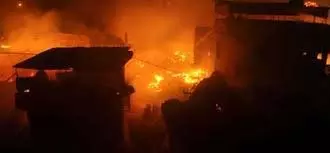 Jammu Kashmir: CRPF कैंप में लगी भीषण आग, भारी नुकसान Jammu Kashmir: CRPF कैंप में लगी भीषण आग, भारी नुकसान