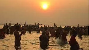 Magh Purnima 2026: माघी पूर्णिमा के दिन इन चीजों का दान करने से मिलता है बत्तीस गुना फल Magh Purnima 2026: माघी पूर्णिमा के दिन इन चीजों का दान करने से मिलता है बत्तीस गुना फल