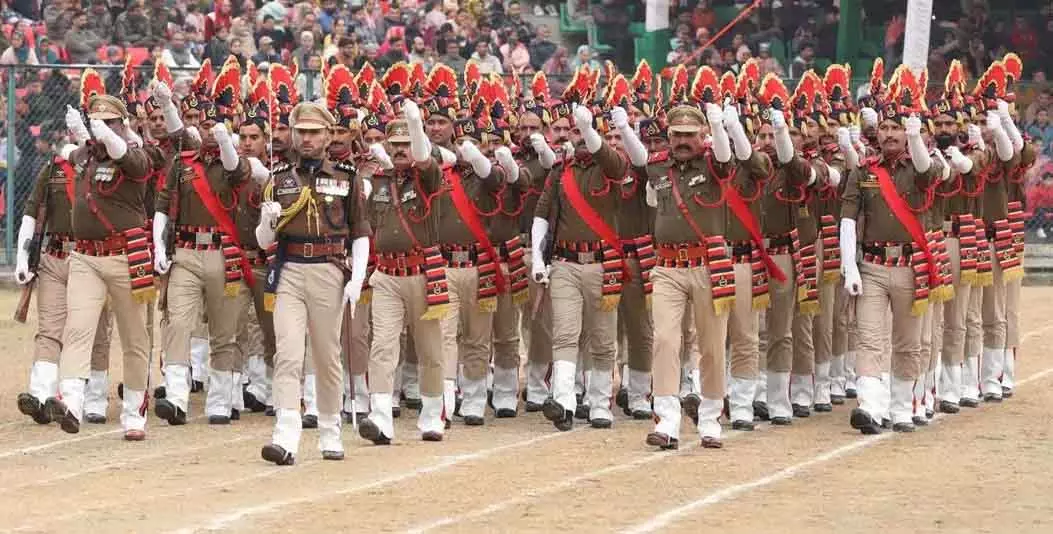 Jammu -Kashmir में कड़ी सुरक्षा में पारंपरिक उत्साह के साथ गणतंत्र दिवस मनाया गया Jammu -Kashmir में कड़ी सुरक्षा में पारंपरिक उत्साह के साथ गणतंत्र दिवस मनाया गया