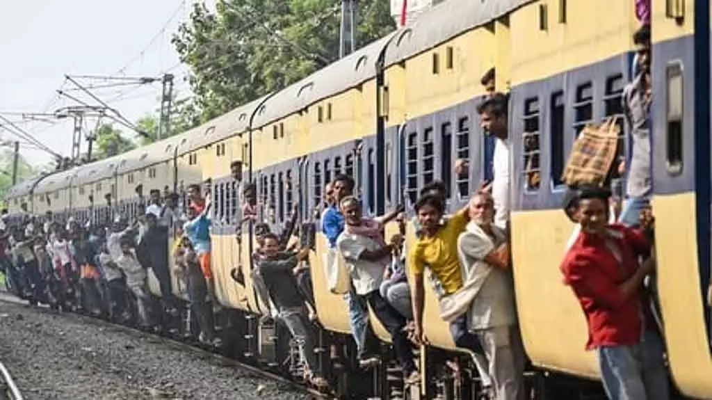 Tamil Nadu : सदर्न रेलवे ने पिछले साल 3,570 स्पेशल ट्रेनें चलाई Tamil Nadu : सदर्न रेलवे ने पिछले साल 3,570 स्पेशल ट्रेनें चलाई