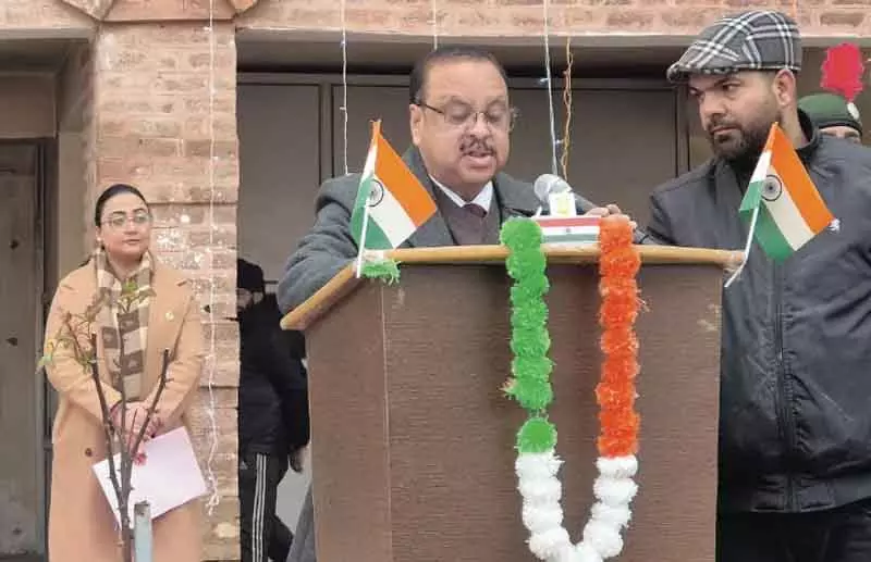 क्लस्टर यूनिवर्सिटी ने उत्साह के साथ 77वां गणतंत्र दिवस मनाया। क्लस्टर यूनिवर्सिटी ने उत्साह के साथ 77वां गणतंत्र दिवस मनाया।