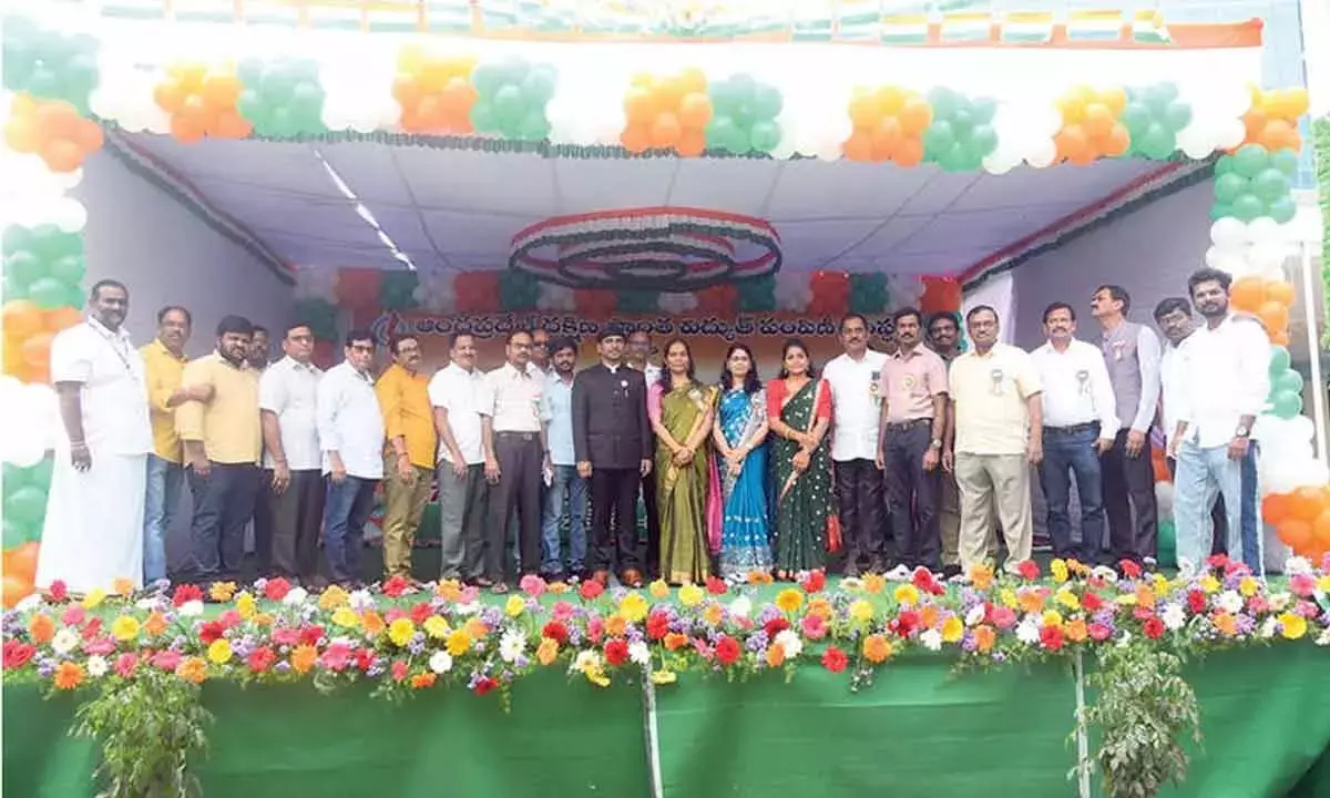 APSPDCL ने गणतंत्र दिवस पर सौर ऊर्जा को बढ़ावा दिया APSPDCL ने गणतंत्र दिवस पर सौर ऊर्जा को बढ़ावा दिया