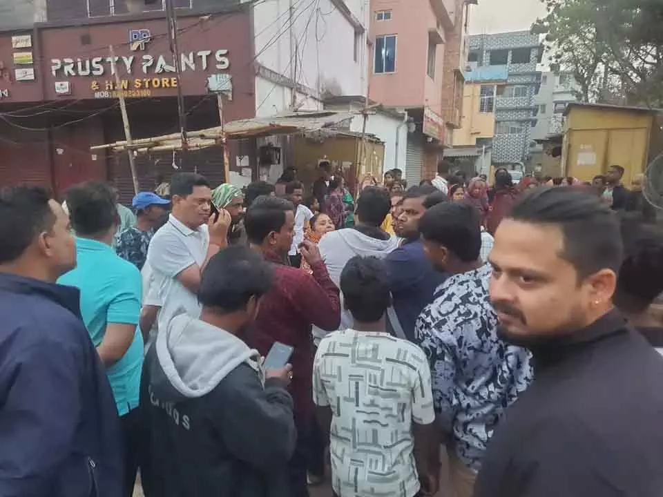 Dhenkanal शहर में ग्रुप झड़प में एक युवक गंभीर रूप से घायल; पुरानी दुश्मनी का शक Dhenkanal शहर में ग्रुप झड़प में एक युवक गंभीर रूप से घायल; पुरानी दुश्मनी का शक