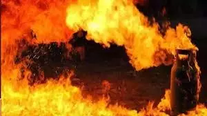 Ludhiana: सिलेंडर पाइप से गैस लीक होने से भीषण आग Ludhiana: सिलेंडर पाइप से गैस लीक होने से भीषण आग