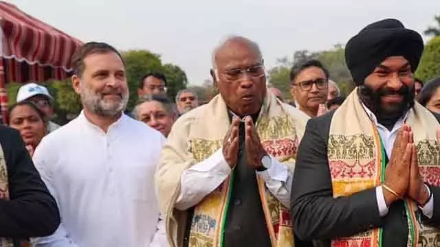 राहुल ने नहीं पहना Gamusa बीजेपी और कांग्रेस के बीच नई तकरार राहुल ने नहीं पहना Gamusa बीजेपी और कांग्रेस के बीच नई तकरार