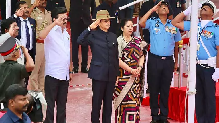 गणतंत्र दिवस पर राज्यपाल ने देश की प्रगति और Tamil Nadu की विरासत की सराहना की गणतंत्र दिवस पर राज्यपाल ने देश की प्रगति और Tamil Nadu की विरासत की सराहना की