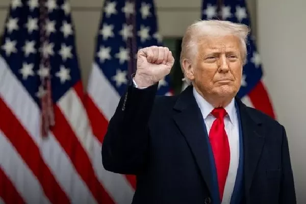 Trump रूस-यूक्रेन शांति प्रयासों में लगे हुए Trump रूस-यूक्रेन शांति प्रयासों में लगे हुए