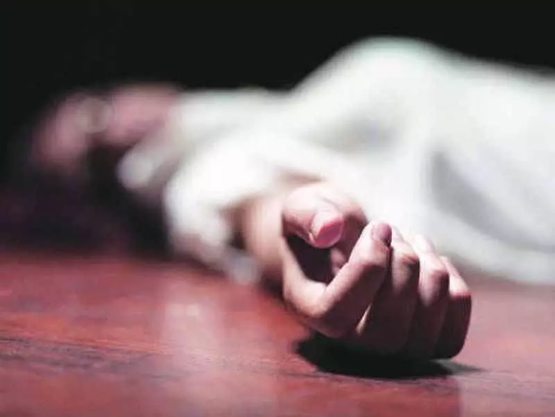 Kendrapara में पति ने धारदार हथियार से पत्नी पर हमला किया, फिर खुदकुशी की कोशिश की Kendrapara में पति ने धारदार हथियार से पत्नी पर हमला किया, फिर खुदकुशी की कोशिश की