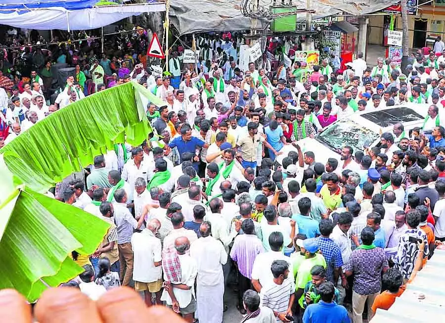 Karnataka : कुमारस्वामी ने टाउनशिप के खिलाफ लड़ाई को समर्थन देने की घोषणा की Karnataka : कुमारस्वामी ने टाउनशिप के खिलाफ लड़ाई को समर्थन देने की घोषणा की