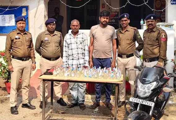 ऑपरेशन बाज चलाकर पुलिस ने शराब सप्लायरों को दबोचा, नशे के खिलाफ सख्त कार्यवाही ऑपरेशन बाज चलाकर पुलिस ने शराब सप्लायरों को दबोचा, नशे के खिलाफ सख्त कार्यवाही
