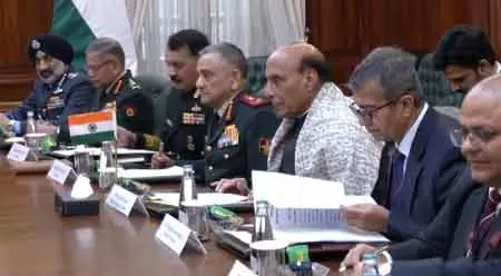राजनाथ सिंह ने बड़े रक्षा समझौते से पहले EU प्रतिनिधिमंडल से बातचीत की राजनाथ सिंह ने बड़े रक्षा समझौते से पहले EU प्रतिनिधिमंडल से बातचीत की