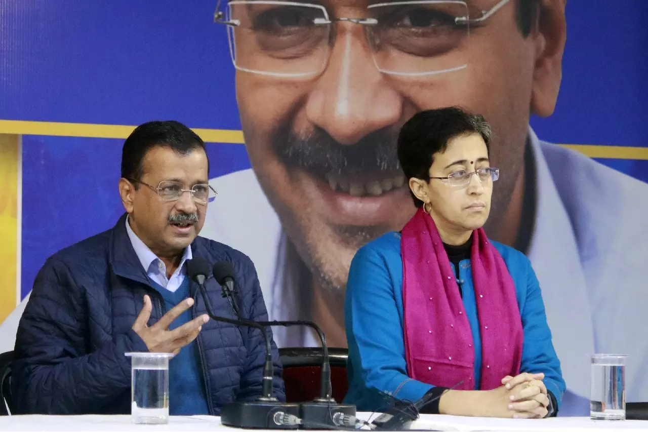 SC मानहानि समन के खिलाफ केजरीवाल और आतिशी की याचिका पर सुनवाई करेगा SC मानहानि समन के खिलाफ केजरीवाल और आतिशी की याचिका पर सुनवाई करेगा