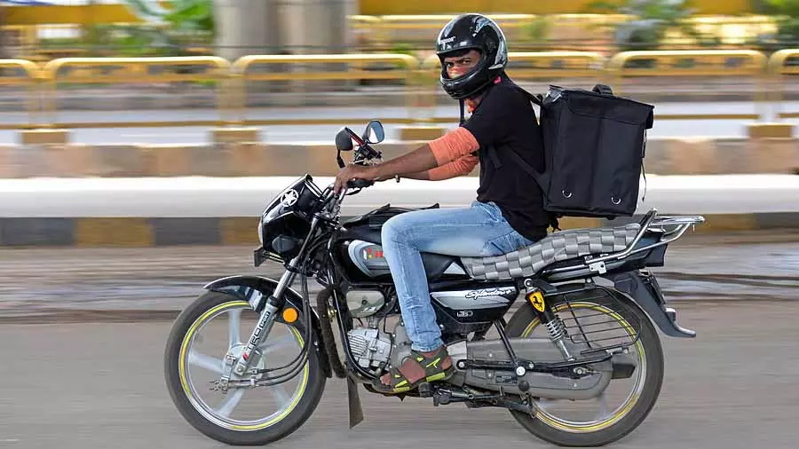 Karnataka श्रम विभाग ने गिग वर्कर्स के लिए वेलफेयर बोर्ड बनाया Karnataka श्रम विभाग ने गिग वर्कर्स के लिए वेलफेयर बोर्ड बनाया