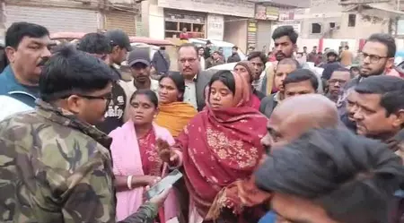 नवजात बच्ची चोरी का मामला निकला फर्जी, गरीबी के कारण मां-पिता ने खुद बेच डाला था नवजात बच्ची चोरी का मामला निकला फर्जी, गरीबी के कारण मां-पिता ने खुद बेच डाला था