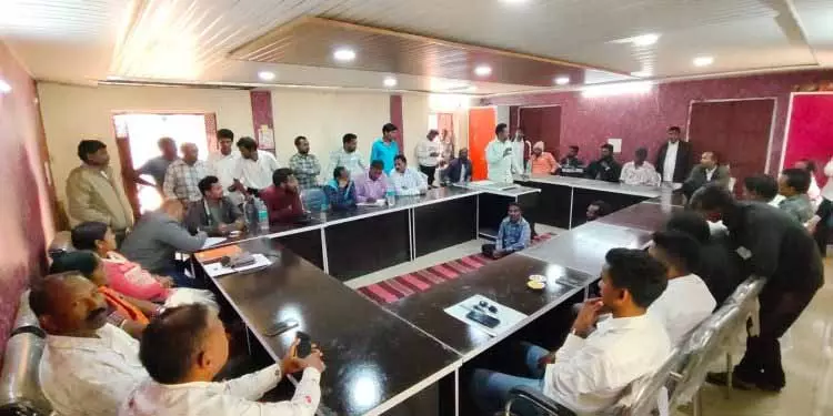 Kalahandi के ग्रामीणों ने पंचायत अधिकारियों पर लापरवाही और भ्रष्टाचार का आरोप लगाया Kalahandi के ग्रामीणों ने पंचायत अधिकारियों पर लापरवाही और भ्रष्टाचार का आरोप लगाया