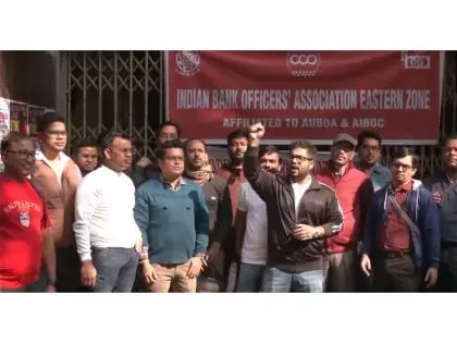 यूनाइटेड फोरम ऑफ बैंक यूनियन ने Kolkata में 1 दिन की शांतिपूर्ण हड़ताल की यूनाइटेड फोरम ऑफ बैंक यूनियन ने Kolkata में 1 दिन की शांतिपूर्ण हड़ताल की