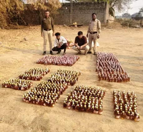 एण्टी क्राईम एण्ड सायबर यूनिट की कार्रवाई, शराब के साथ रायपुर में तीन गिरफ्तार एण्टी क्राईम एण्ड सायबर यूनिट की कार्रवाई, शराब के साथ रायपुर में तीन गिरफ्तार