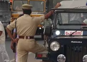 ड्यूटी के दौरान शराब पीने के आरोप में Kerala के छह पुलिसकर्मी सस्पेंड ड्यूटी के दौरान शराब पीने के आरोप में Kerala के छह पुलिसकर्मी सस्पेंड