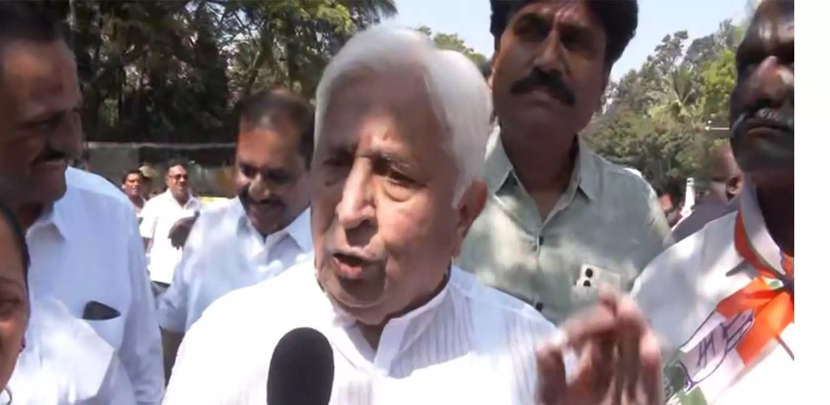 Karnataka: वीबी-जी-रैम-जी एक्ट को लेकर कांग्रेस ने बेंगलुरु में लोक भवन चलो विरोध प्रदर्शन किया Karnataka: वीबी-जी-रैम-जी एक्ट को लेकर कांग्रेस ने बेंगलुरु में लोक भवन चलो विरोध प्रदर्शन किया