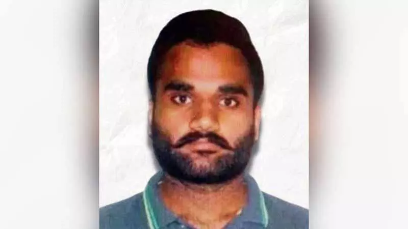 Punjab में गैंगस्टरों पर कार्रवाई के बीच गोल्डी बराड़ के माता-पिता को जबरन वसूली के मामले में गिरफ्तार Punjab में गैंगस्टरों पर कार्रवाई के बीच गोल्डी बराड़ के माता-पिता को जबरन वसूली के मामले में गिरफ्तार