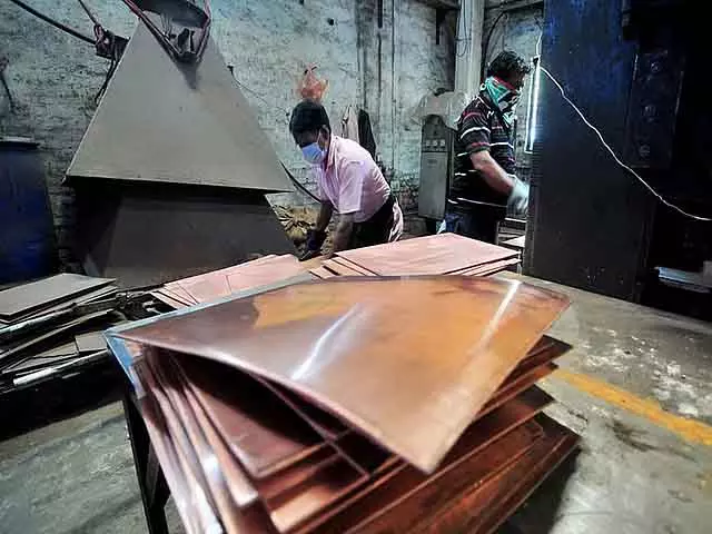 चांदी, तांबे की बढ़ती कीमतों के बीच: KREDL बैटरी बनाने के लिए वैकल्पिक धातुओं की तलाश में चांदी, तांबे की बढ़ती कीमतों के बीच: KREDL बैटरी बनाने के लिए वैकल्पिक धातुओं की तलाश में