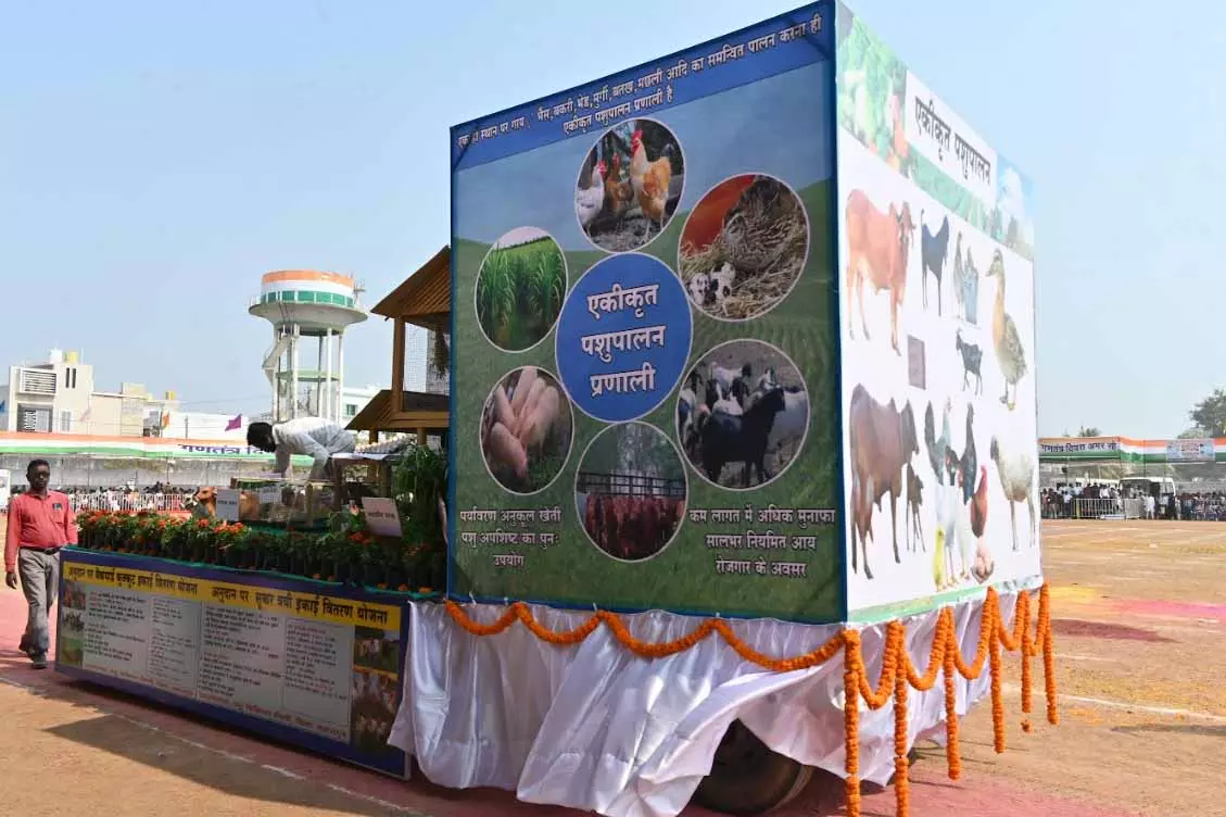 गणतंत्र दिवस पर पशुपालन विभाग की झांकी को मिला तृतीय स्थान गणतंत्र दिवस पर पशुपालन विभाग की झांकी को मिला तृतीय स्थान