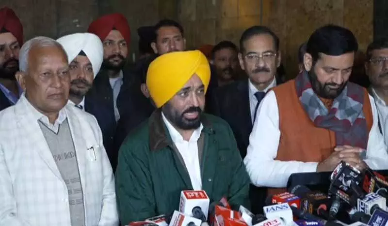 SYL मुद्दे को शांति से सुलझाएं, इसे और आगे न बढ़ाएं, हरियाणा के सीएम से मुलाकात के बाद भगवंत मान SYL मुद्दे को शांति से सुलझाएं, इसे और आगे न बढ़ाएं, हरियाणा के सीएम से मुलाकात के बाद भगवंत मान