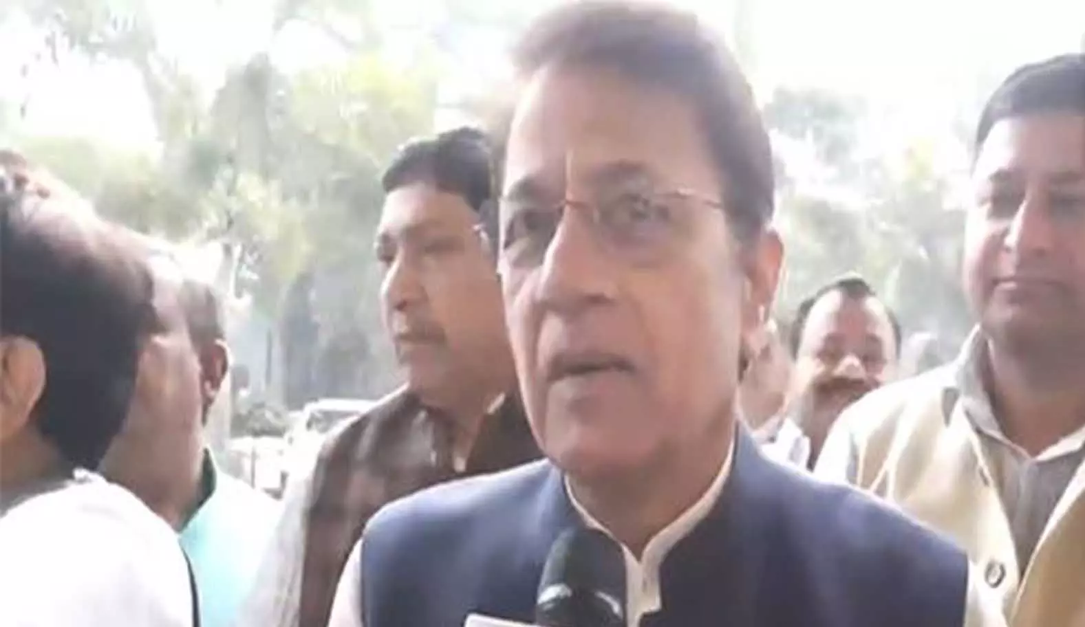 सेना जवान रिंकिल बालियान के आवास पर BJP सांसद अरुण गोविल ने जताया समर्थन और गर्व सेना जवान रिंकिल बालियान के आवास पर BJP सांसद अरुण गोविल ने जताया समर्थन और गर्व