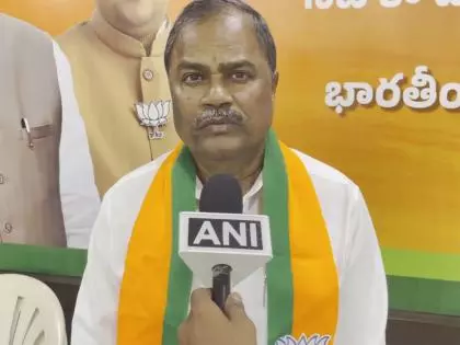 रिटायरमेंट बेनिफिट्स के मुद्दे पर बीजेपी MLC धरने पर, हैदराबाद में हलचल रिटायरमेंट बेनिफिट्स के मुद्दे पर बीजेपी MLC धरने पर, हैदराबाद में हलचल