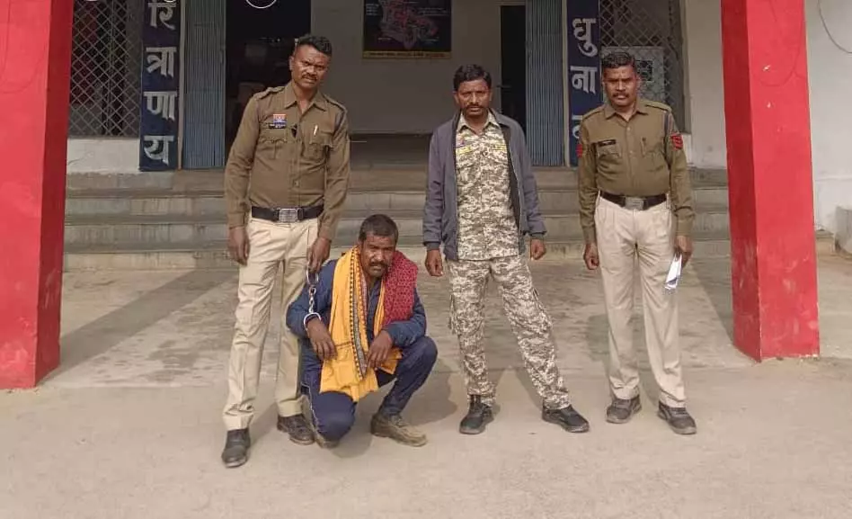 मवेशी तस्कर पर कार्रवाई, पैदल मारते-पीटते बिना चारा-पानी ले जा रहे थे उड़ीसा मवेशी तस्कर पर कार्रवाई, पैदल मारते-पीटते बिना चारा-पानी ले जा रहे थे उड़ीसा