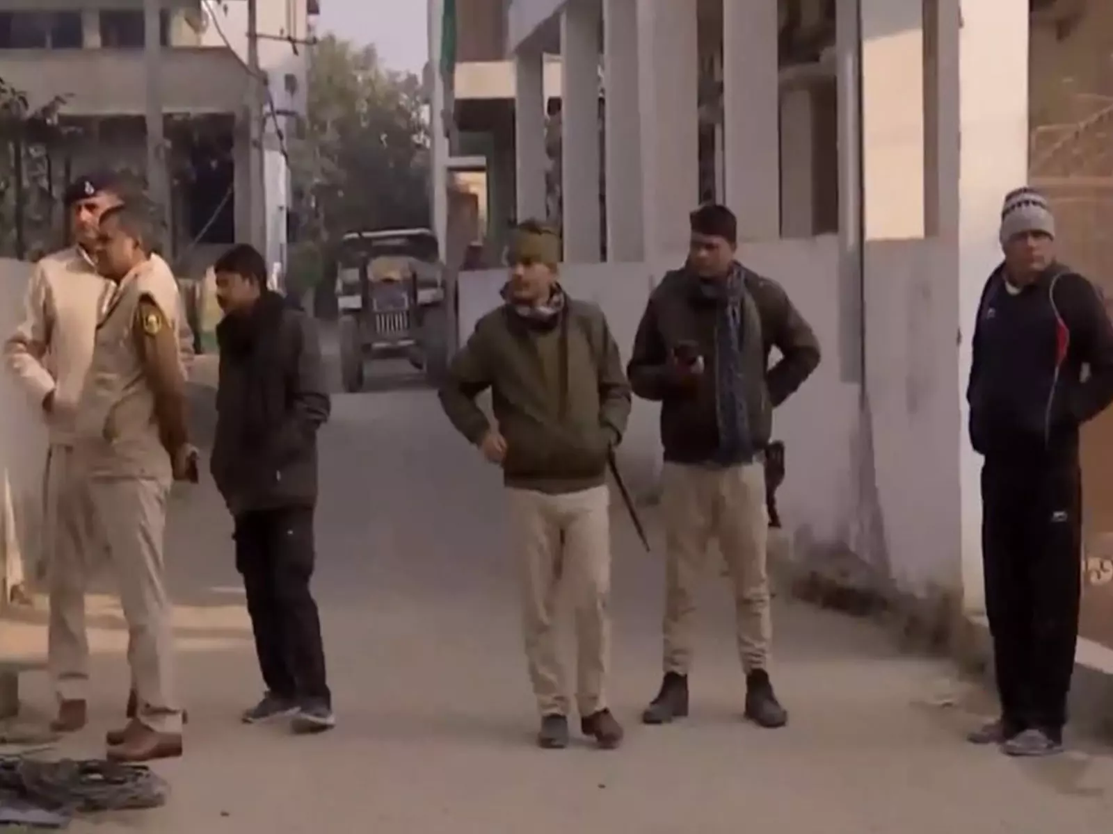 Bihar में हमले के दावों के बाद कांग्रेस के बागी नेता शकील अहमद के पटना आवास के बाहर सुरक्षा बढ़ी Bihar में हमले के दावों के बाद कांग्रेस के बागी नेता शकील अहमद के पटना आवास के बाहर सुरक्षा बढ़ी