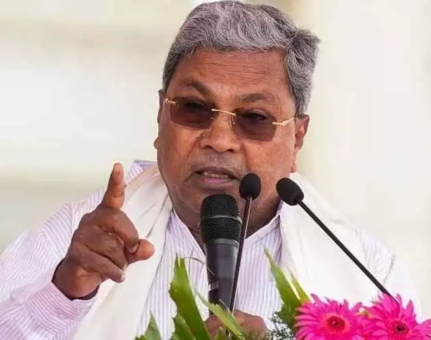 कांग्रेस के कार्यक्रम में DKS के नारे लगने पर कर्नाटक के सीएम सिद्धारमैया गुस्सा हो गए कांग्रेस के कार्यक्रम में DKS के नारे लगने पर कर्नाटक के सीएम सिद्धारमैया गुस्सा हो गए