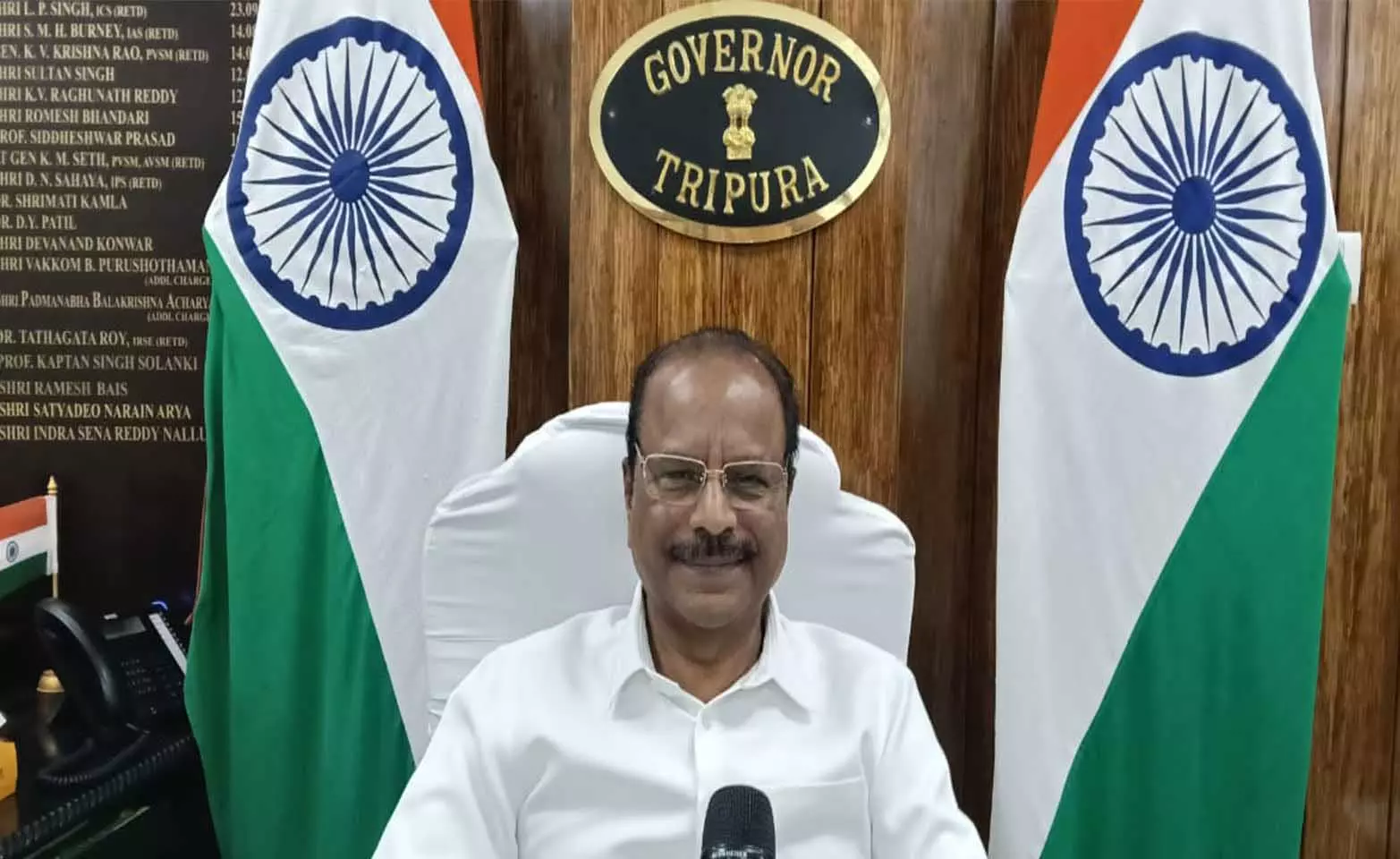 Tripura के राज्यपाल ने बंगाली में गणतंत्र दिवस भाषण दिया, कहा प्रधानमंत्री से प्रेरित हुए Tripura के राज्यपाल ने बंगाली में गणतंत्र दिवस भाषण दिया, कहा प्रधानमंत्री से प्रेरित हुए