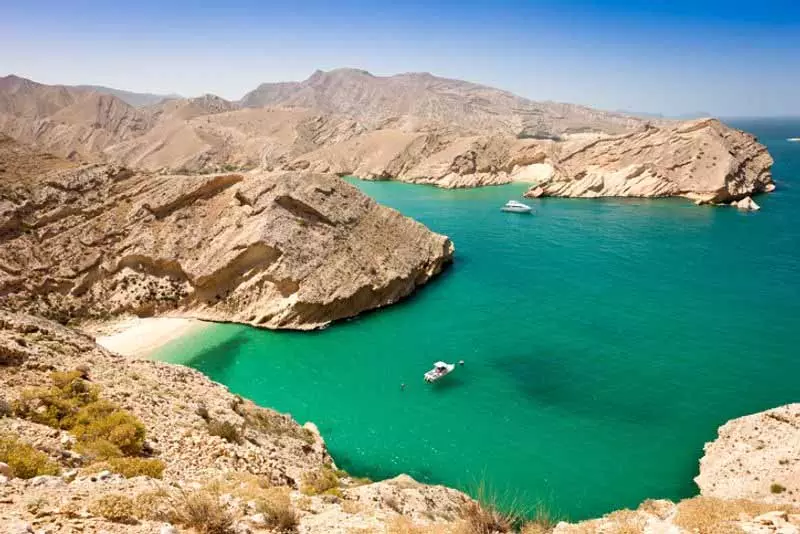 Oman में नाव पलटने से 3 फ्रांसीसी पर्यटक डूब गए Oman में नाव पलटने से 3 फ्रांसीसी पर्यटक डूब गए