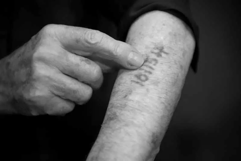 International Holocaust स्मरण दिवस मनाने के लिए दुनिया रुक गई International Holocaust स्मरण दिवस मनाने के लिए दुनिया रुक गई