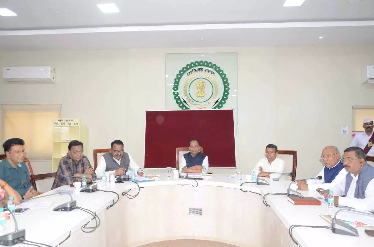छात्रों के मानसिक स्वास्थ्य संरक्षण को लेकर कलेक्टर ने ली बैठक छात्रों के मानसिक स्वास्थ्य संरक्षण को लेकर कलेक्टर ने ली बैठक