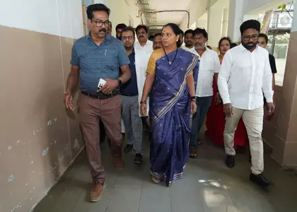 Kavitha ने अपने चचेरे भाई संतोष राव को रेवंत रेड्डी का मुखबिर बताया Kavitha ने अपने चचेरे भाई संतोष राव को रेवंत रेड्डी का मुखबिर बताया