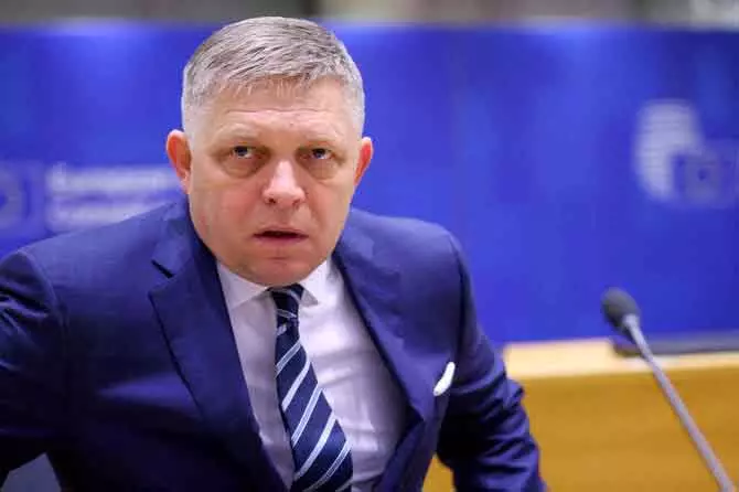 प्रधानमंत्री फिको ने Slovakia को ट्रंप के पीस बोर्ड न्योते से इनकार करने का सुझाव दिया प्रधानमंत्री फिको ने Slovakia को ट्रंप के पीस बोर्ड न्योते से इनकार करने का सुझाव दिया